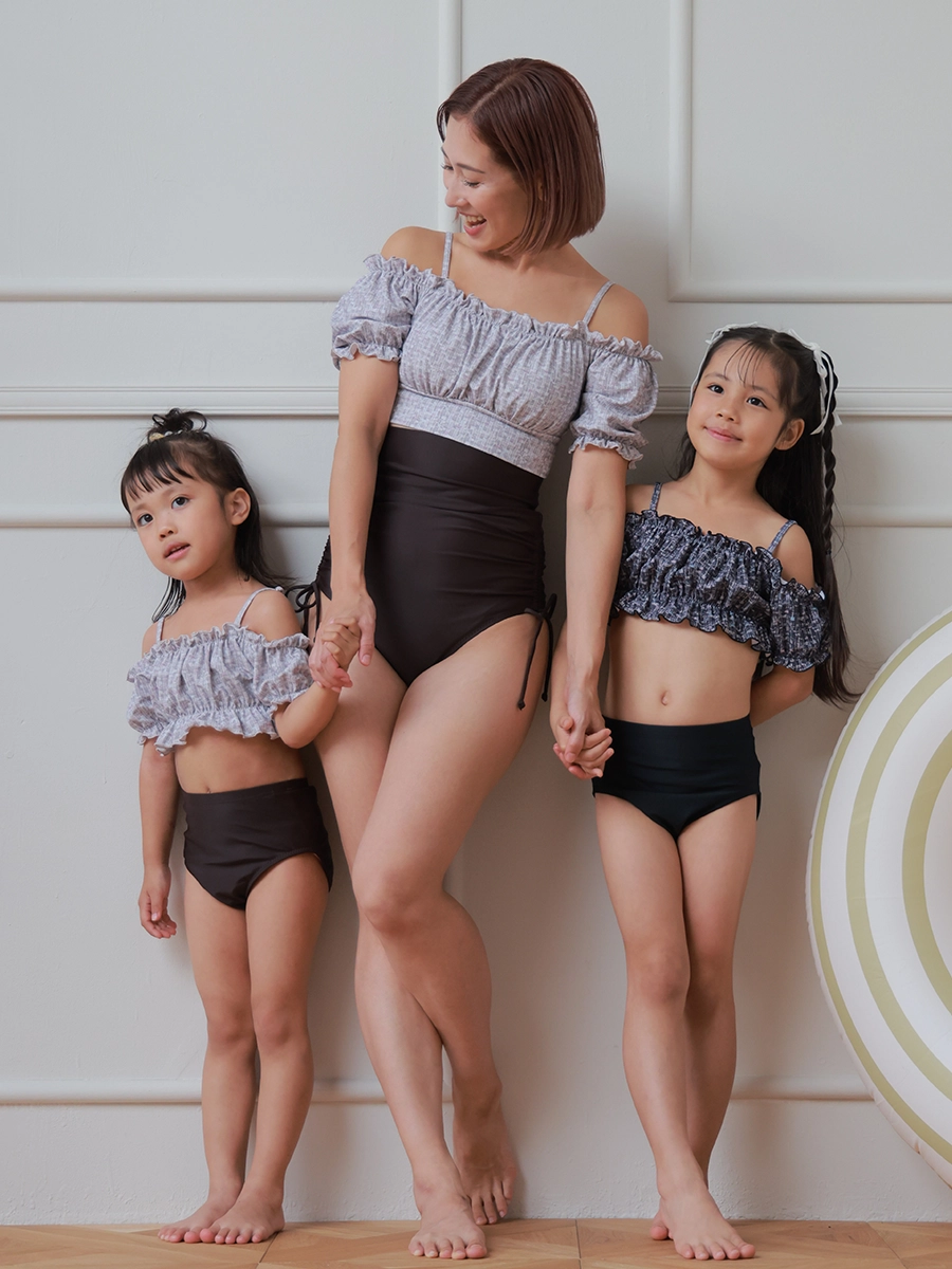 同じシリーズのキッズ水着と親子リンクコーデ